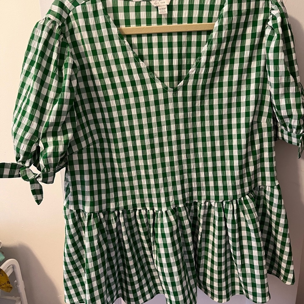 Adorable green gingham peplum top - Picture 1 of 3